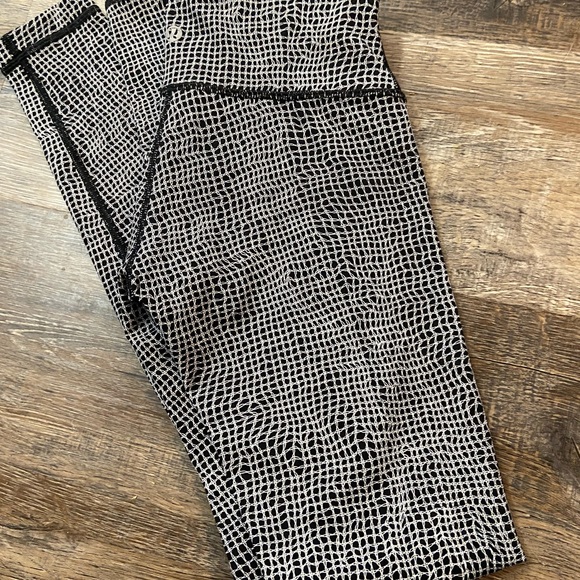 Lululemon Wunder under nulux 25" - Picture 2 of 2